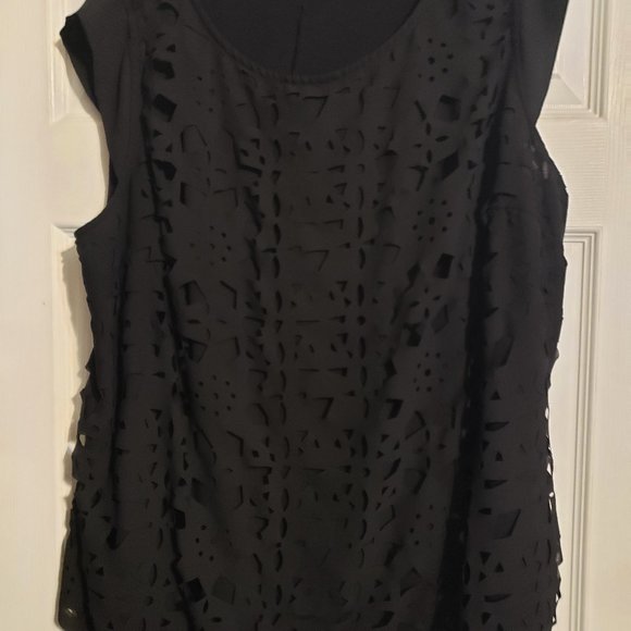 Apt 2x black cut out top - Picture 1 of 6